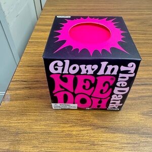 Nee doh Glow In The Dark Stress Ball Box - Hot Pink